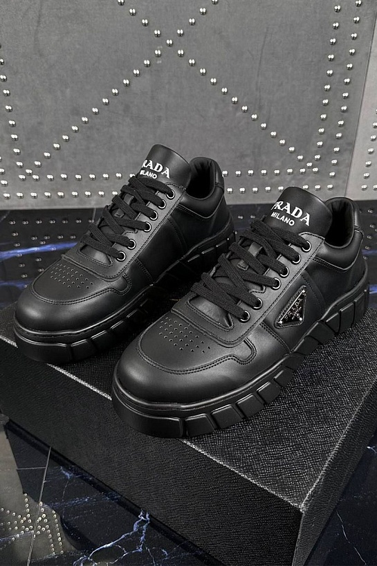 Кожаные кроссовки Prada logo-plaque - Black