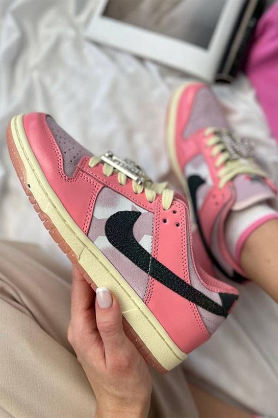 Кроссовки Nike SB Dunk Low "Barbie"