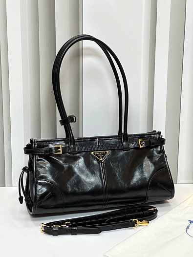 Кожаная чёрная сумка Prada Naplak Premium 32x15x11 см   