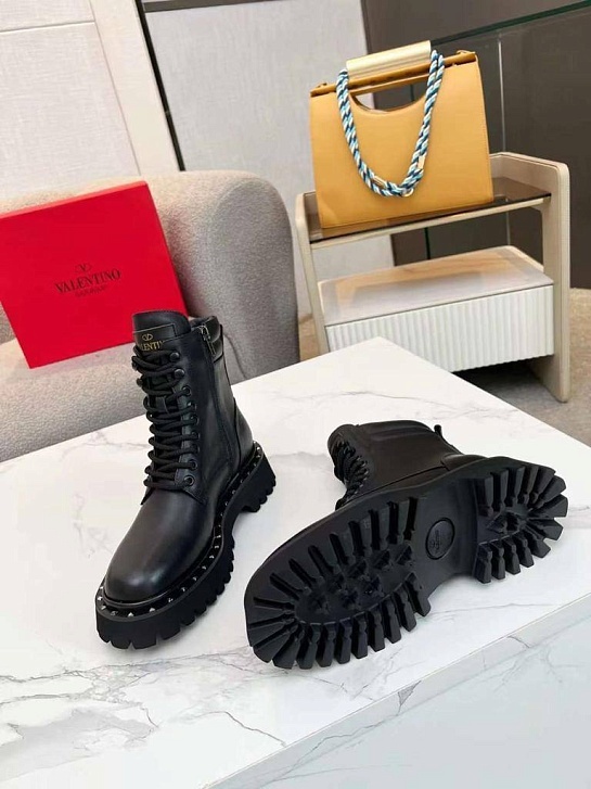 Женские кожаные ботинки с мехом Valentino