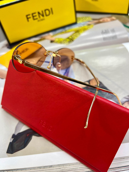 Оранжевые солнцезащитные очки Fendi
