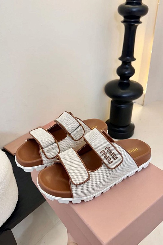 Женские шлёпанцы MIU MIU бежевого цвета