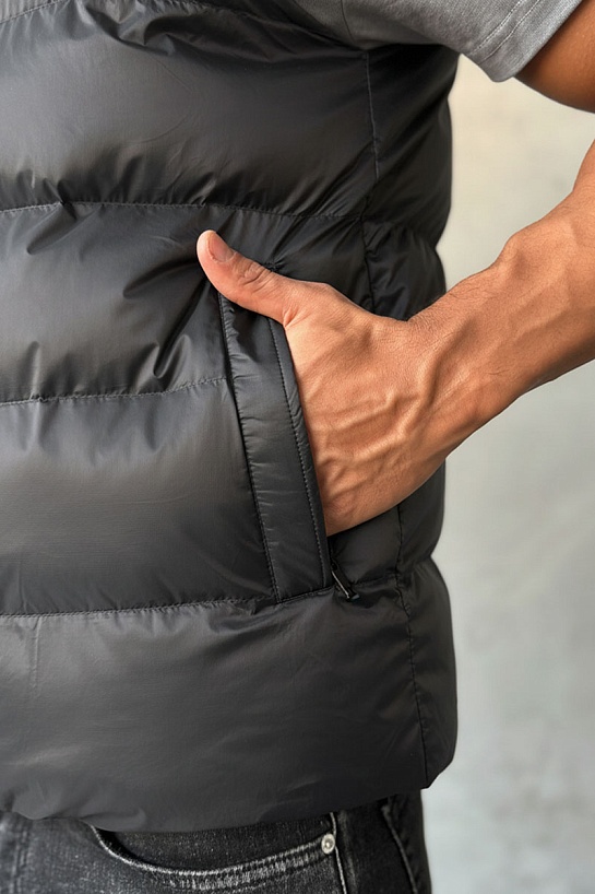 Жилет цвета антрацит Prada logo-plaque