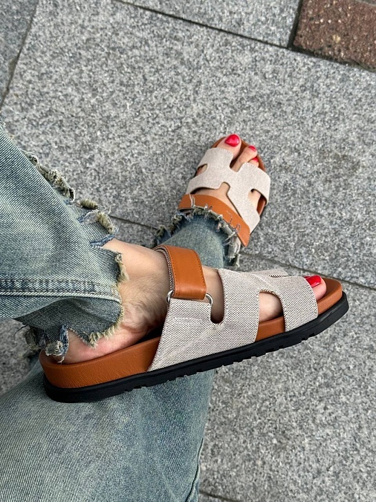 Женские кожаные сандалии Hermes Chypre - Brown / Beige