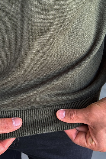 Джемпер зелёного цвета Armani Exchange   