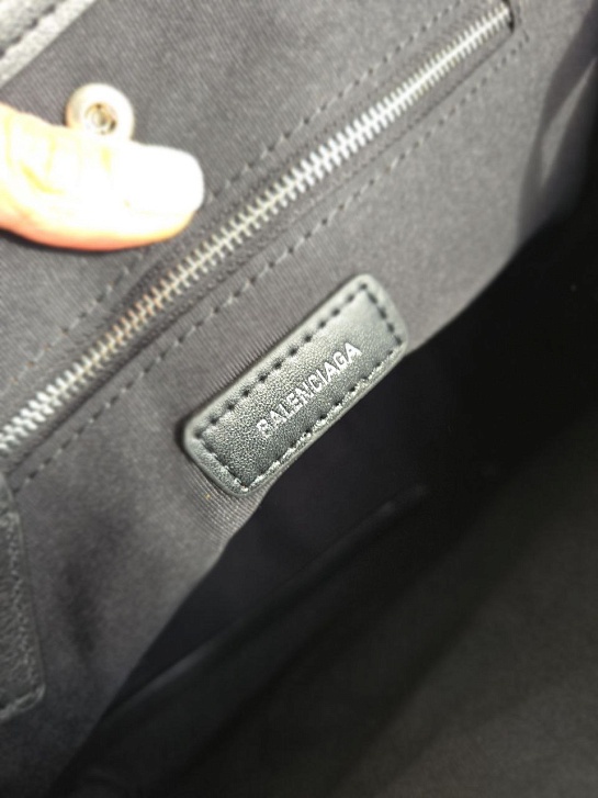 Кожаная сумка Balenciaga Biarritz 30x22 см