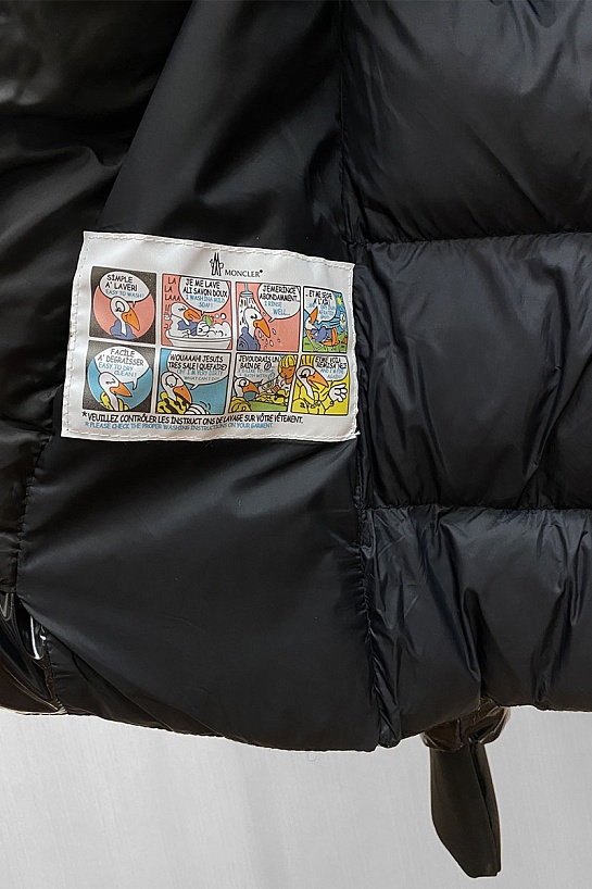 Женская брендовая куртка Moncler чёрного цвета