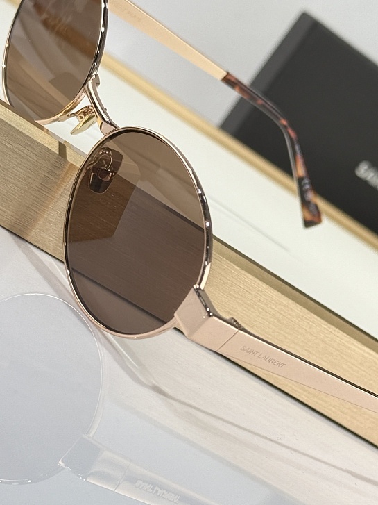 Солнцезащитные очки Yves Saint Laurent Eyewear