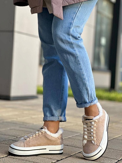 Женские замшевые кроссовки с мехом Dior   