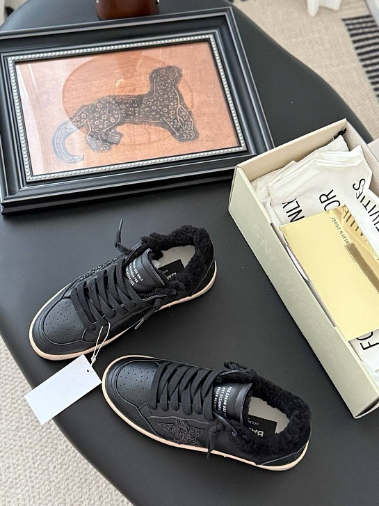 Женские кроссовки с мехом Golden Goose
