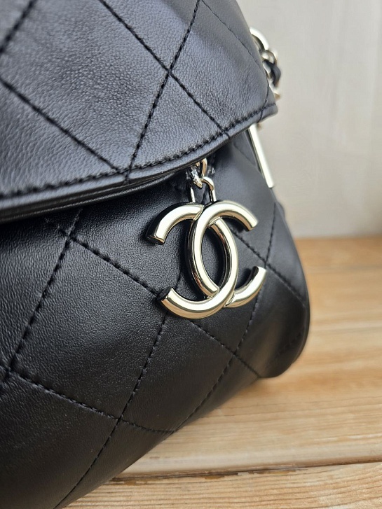 Кожаная сумка Chanel Ultimate Soft 30x19