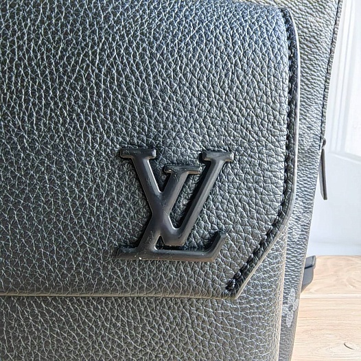 Кожаный рюкзак Louis Vuitton Discovery Monogram Eclipse 40х30 см   