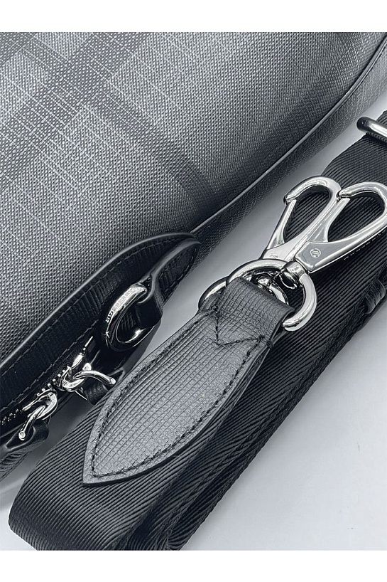 Кожаная сумка Burberry серого цвета 36x28x9 см