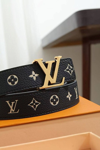 Чёрный кожаный ремень Louis Vuitton   