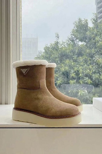 Женские замшевые ботинки с мехом Prada Suede Premium   