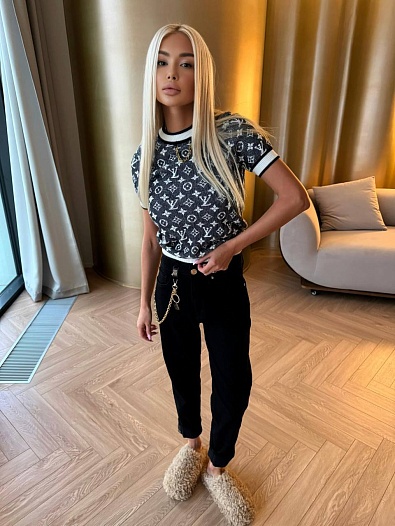 Женская футболка Louis Vuitton Monogram Premium - Black / White   