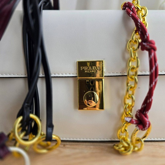 Кожаная сумка Prada Small Soft Sound 23x14 см   