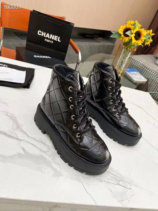 Женские кожаные ботинки Chanel чёрного цвета