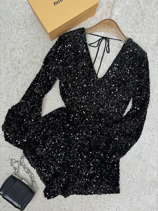 Женский костюм в пайетках с открытой спинкой MIU MIU
