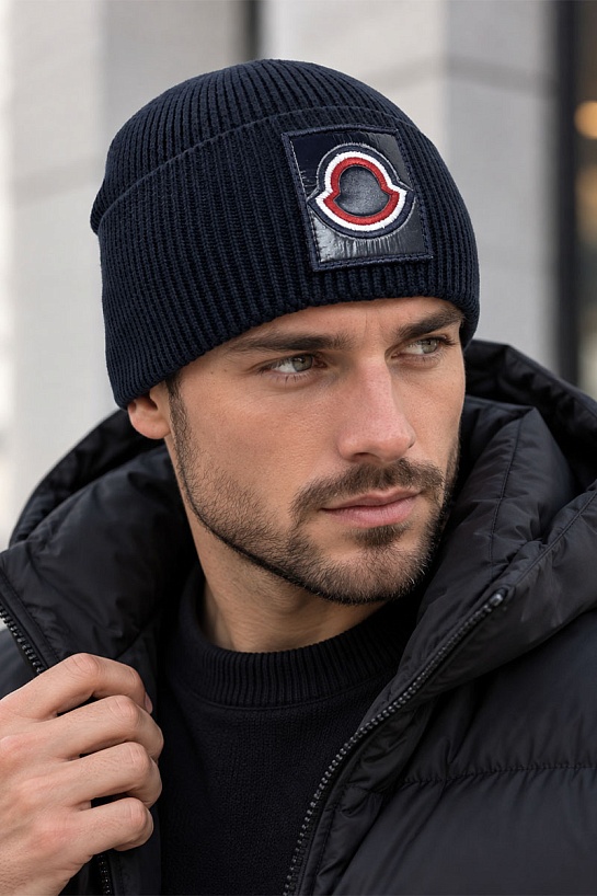 Брендовая шапка Moncler тёмно-синего цвета