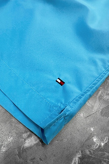 Мужские шорты Tommy Hilfiger голубого цвета   