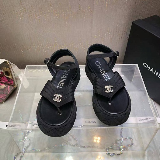 Женские замшевые сандалии чёрного цвета Chanel   