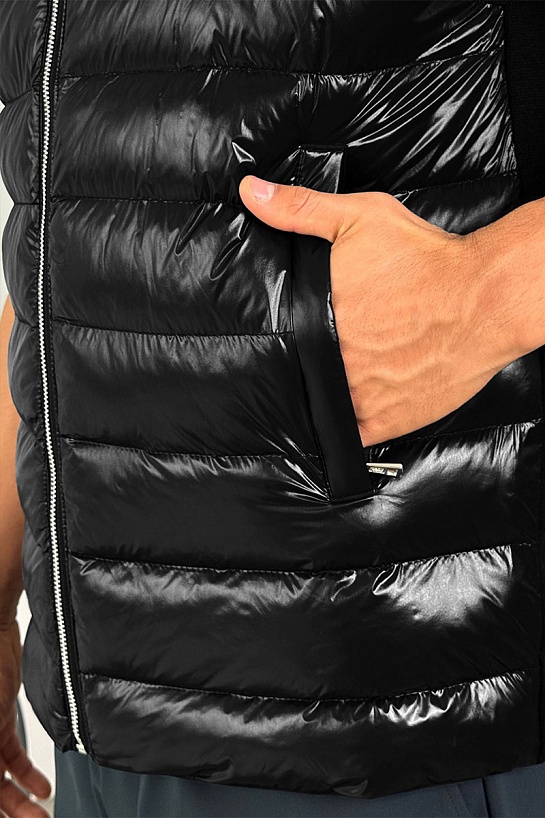 Мужской чёрный жилет Moncler