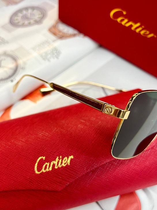 Солнцезащитные очки Cartier с зелёными линзами