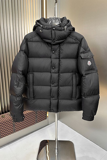 Мужской чёрный пуховик Moncler Vezere   