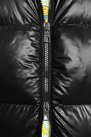 Утеплённый жилет Moncler чёрного цвета   