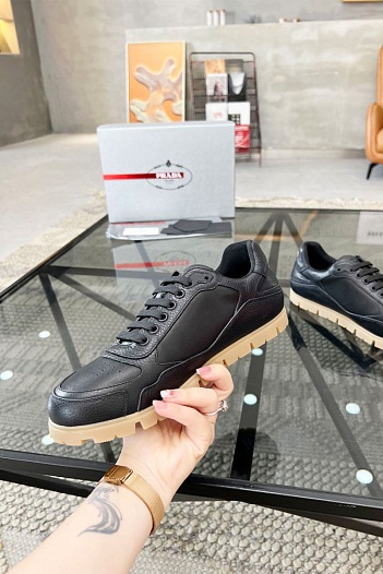 Кожаные кроссовки Prada logo-plaque - Black   