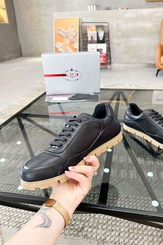 Кожаные кроссовки Prada logo-plaque - Black