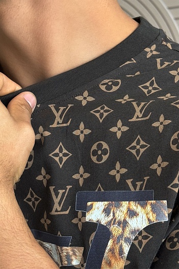 Коричневая оверсайз футболка Louis Vuitton Monogram All-over   