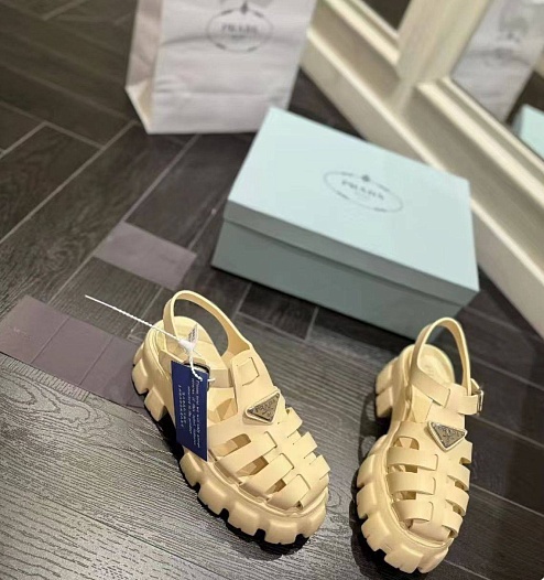 Женские кожаные сандалии Prada Monolith Fisherman - Yellow   