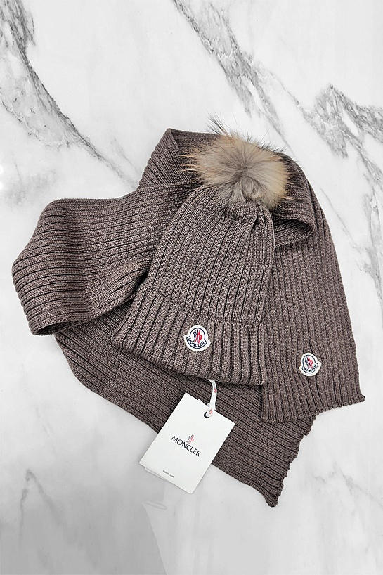 Комплект из шапки и шарфа коричневого цвета Moncler logo-patch