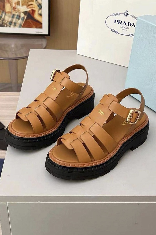 Женские кожаные сандалии на платформе Prada Fisherman