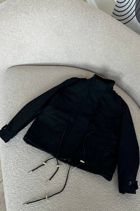 Женская чёрная куртка Loewe