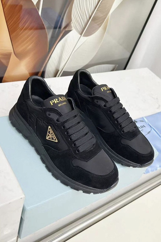 Женские комбинированные кроссовки Prada