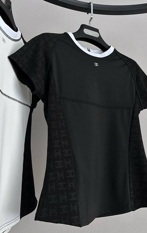 Женская футболка Chanel чёрного цвета