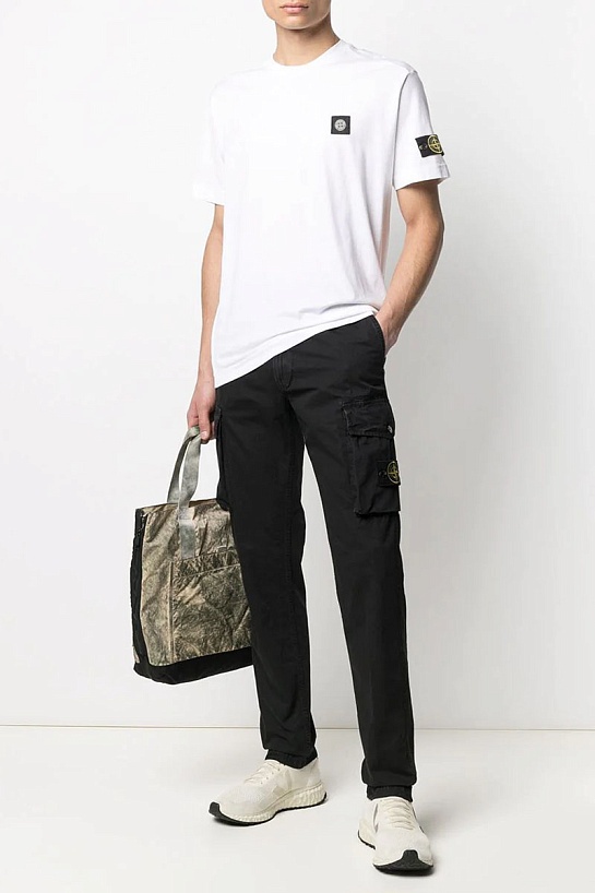 Белая мужская футболка с патчем на плече Stone Island