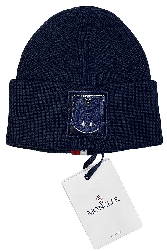 Брендовая тёмно-синяя шапка Moncler