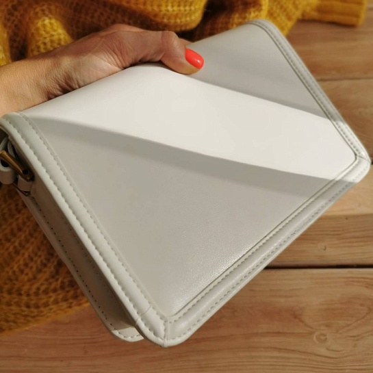 Кожаная сумка Yves Saint Laurent Solferino Lock 23x16 см - White