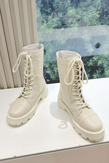 Женские кожаные ботинки белого цвета Dior   