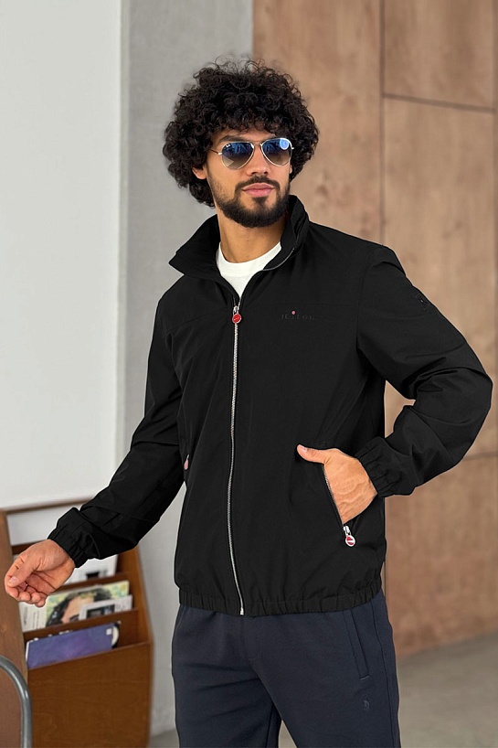 Мужская чёрная ветровка Kiton