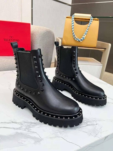 Женские кожаные ботинки с мехом Valentino   