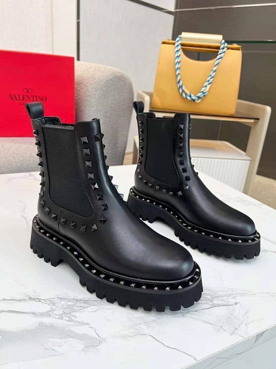 Женские кожаные ботинки с мехом Valentino