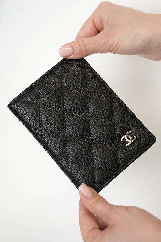Кожаная обложка на паспорт Chanel quilted 14.5x10 см