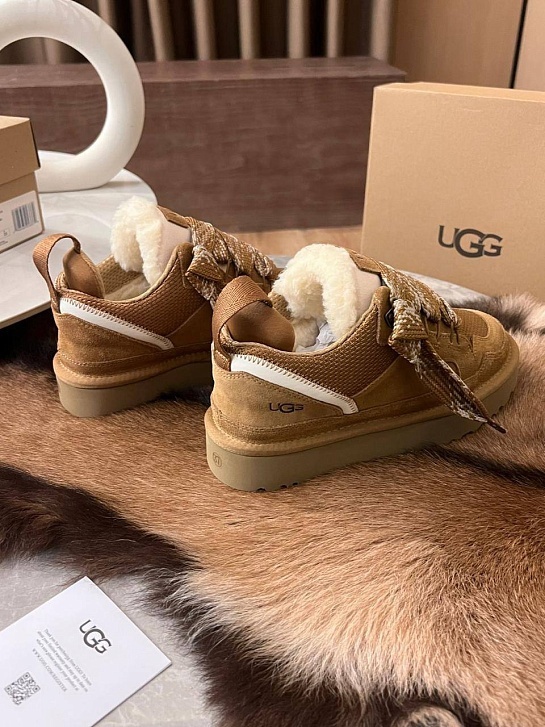 Женские ботинки с мехом UGG Lowmel - Chestnut