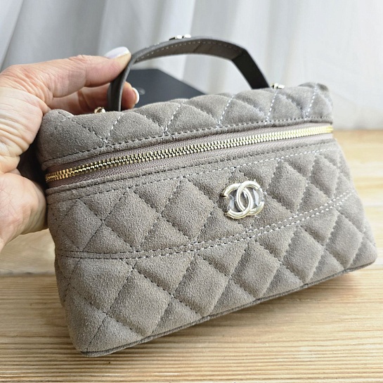 Замшевая сумка Chanel Vanity 19x12