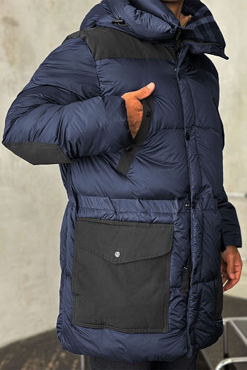 Удлинённый тёмно-синий пуховик Burberry Nylon logo-patch   
